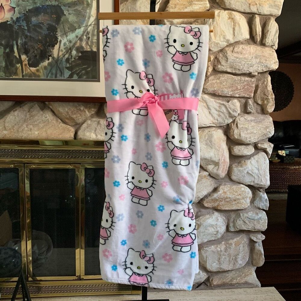 Hello kitty  floral throw blanket